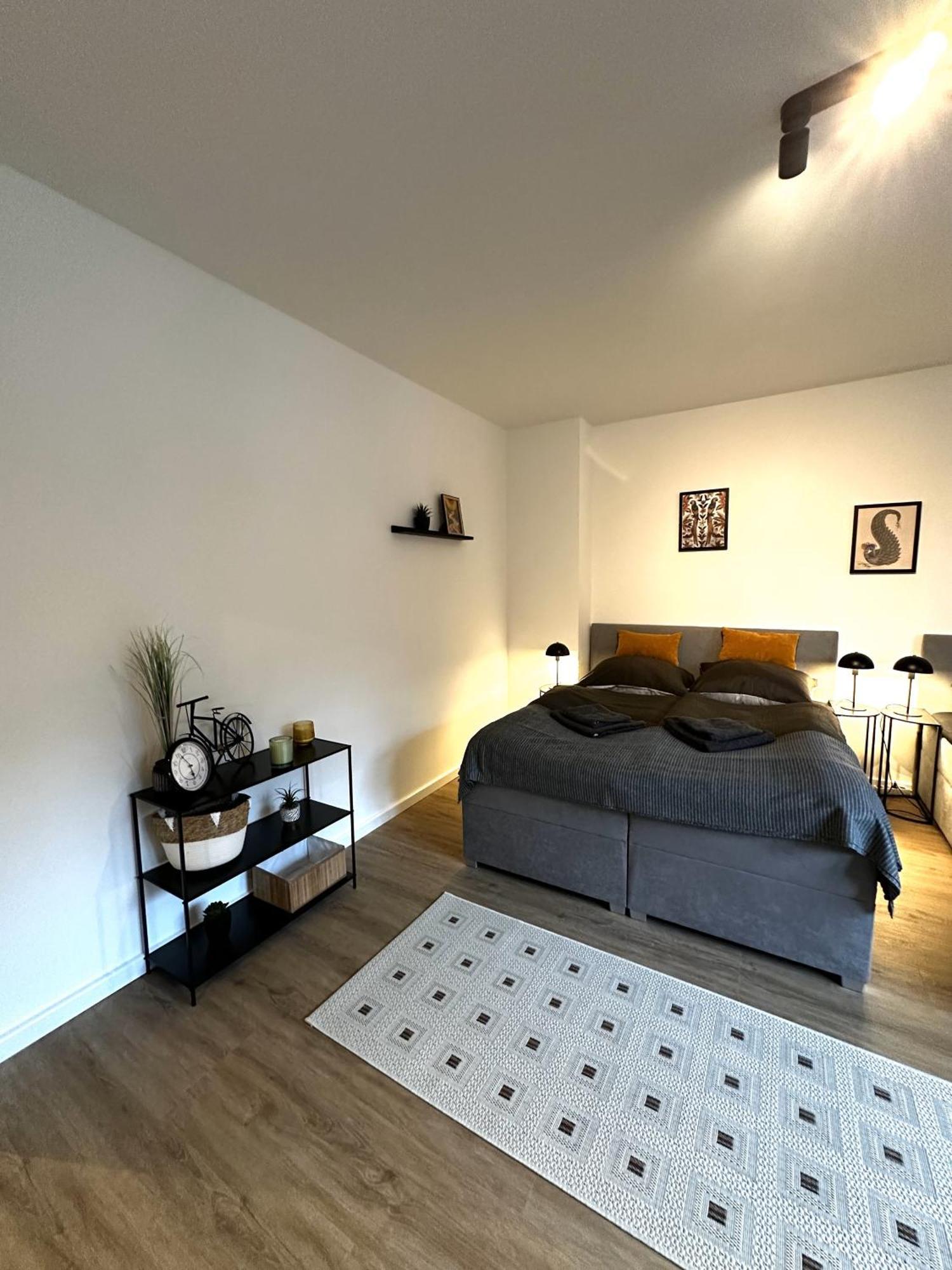 Rtr Essen - Fuer Bis Zu 8 Personen - Voll Ausgestattet - Zentral Limbecker Platz - Messe - Uniklinikum - Smart Tv - Modern公寓 外观 照片